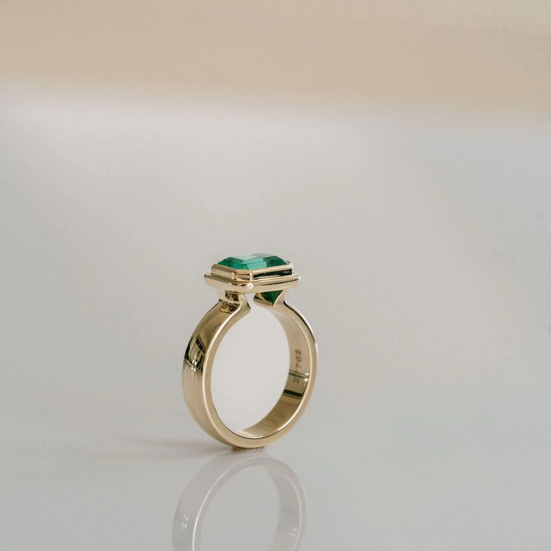 Emerald Cut Emerald Retro Bezel Ring - Image 4