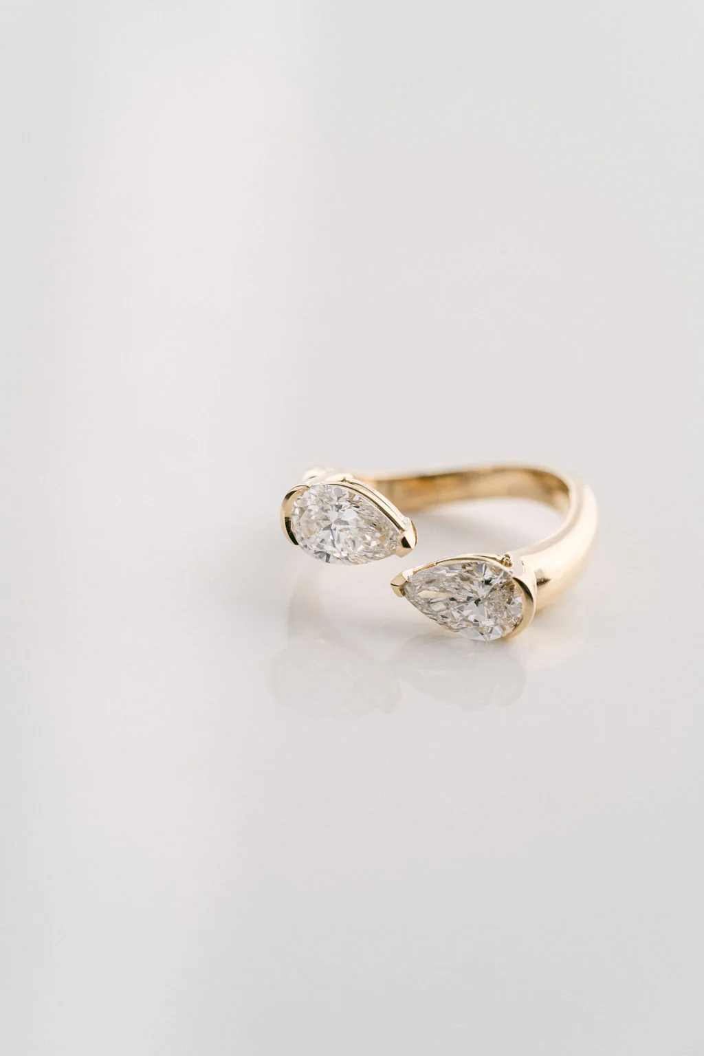 Pear Shape Diamond Toi et Moi Gap Ring - Image 4