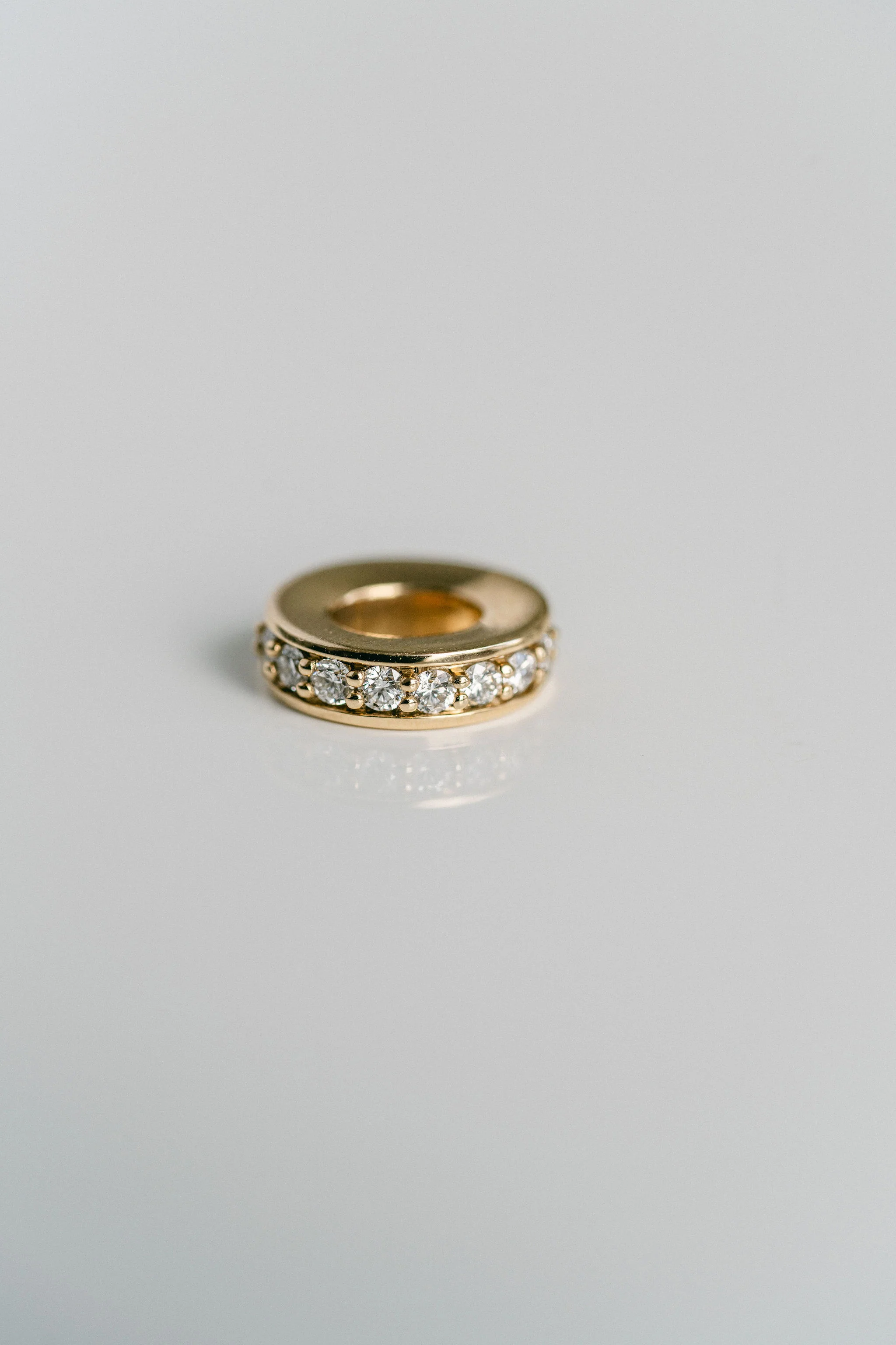 Round Diamond Oval Torus Pendant - Image 3